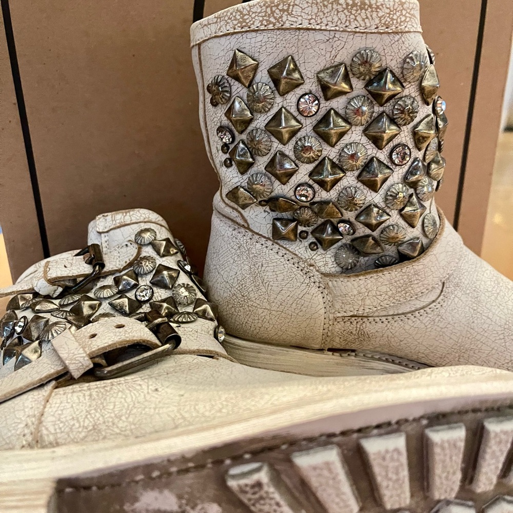 ASH Boots - Picture 8 of 9